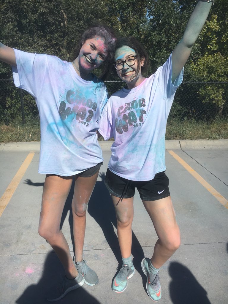 BellaSyslo's tweet photo. Happy birthday Emma!!! Have the best day I hope itβs full of oil painting grapefruits and APPARTSππ Drive safe love you!!!!!!! #RIPpug https://t.co/eXfvL4an6f
