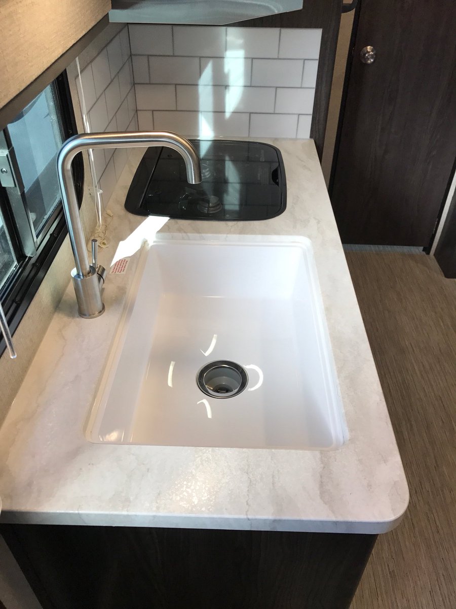 KCOG18's tweet photo. Love the larger sinks in the 2018 cubs. #dutchmenrv #kodiakcub #kcog https://t.co/vFTqUE8auK