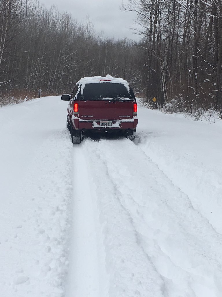 GG507954apes's tweet photo. While driving our cars in this snow, our cars emit lots of carbon dioxide into the air. Which then leads to global warming. This is why everybody needs to make sure that their Cadillac converters are running properly to filter out most of these bad airs!! #apesair @franklinlorax https://t.co/etUjb0mwZI