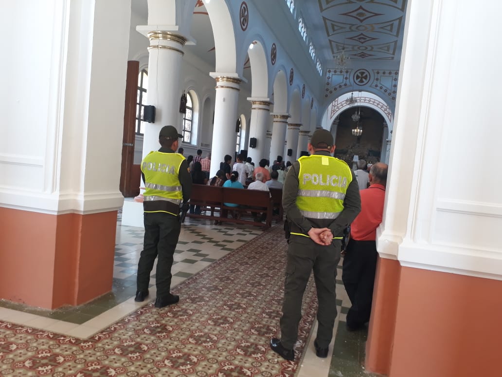 guille0123's tweet photo. @PoliciaStander en el corregimiento la fuente se realizó la campaña de prevención de hurtó a residencia de igual forma acompañamiento de las actividades religiosas 
#todoscontraelhurto https://t.co/1p1F5W2ptZ
