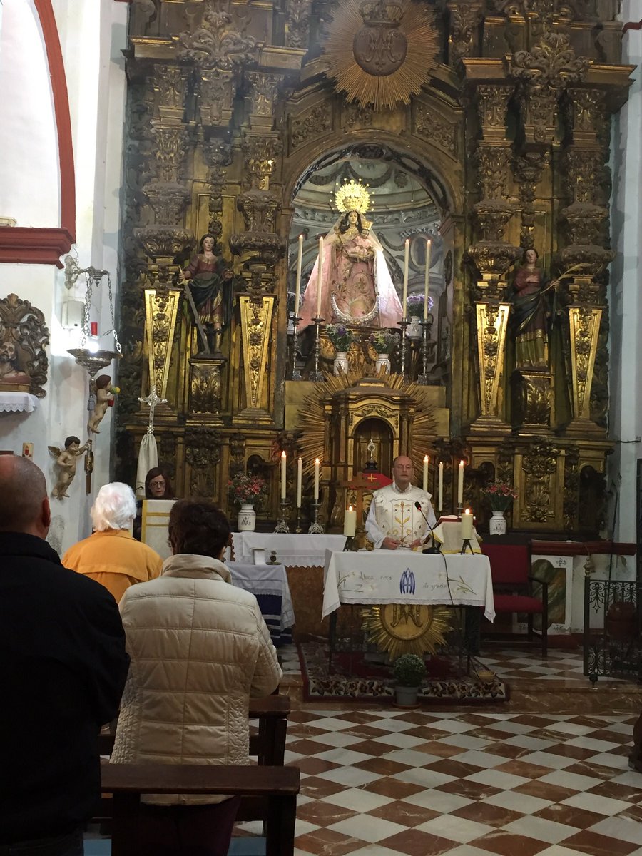 Como cada sábado la hermandad celebra la santa misa a las  12 en su Ermita.