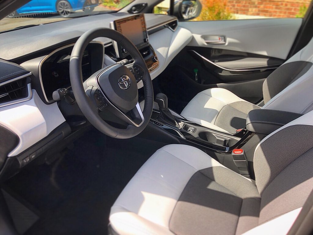 LoyalDriven's tweet photo. Don’t miss these pics - courtesy of @theawesomer #2019Corolla #CorollaHatchback https://t.co/NrdZUqzexE