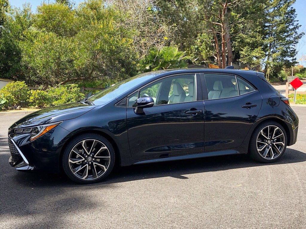LoyalDriven's tweet photo. Don’t miss these pics - courtesy of @theawesomer #2019Corolla #CorollaHatchback https://t.co/NrdZUqzexE