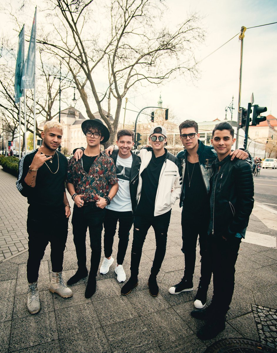 CNCOmusic's tweet photo. It was nice seeing you bro! @nicosantosofficial #CNCOAlbum #CNCOGermany https://t.co/zoDCjp2oTk
