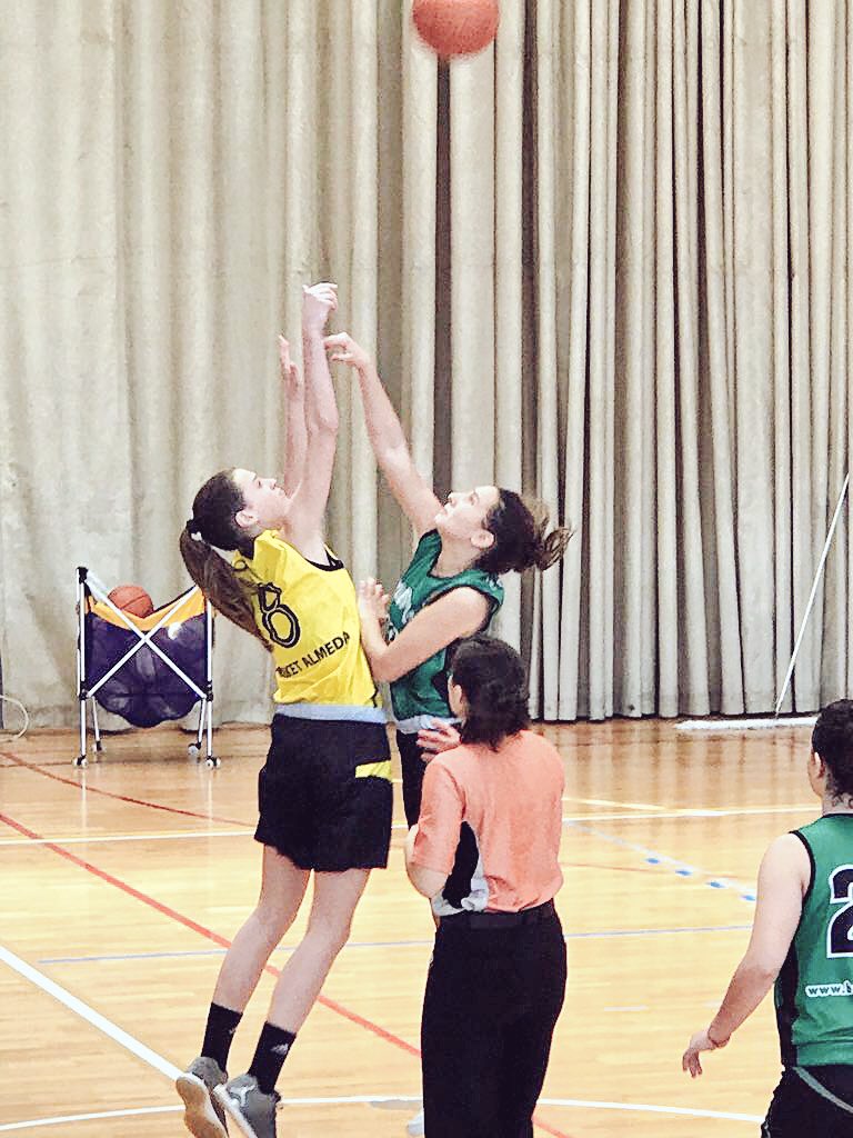 ASRBasketAlmeda's tweet photo. 🏀 @BasquetLloret 35 - #IF2ALM 56

Bona feina en el segon partit de la tercera fase!!

#goAlmeda #jornadaAlmeda #basketAutèntic https://t.co/V8VcH4xnYM