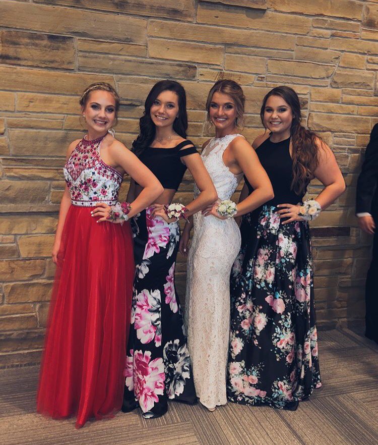 meganvanderlaan's tweet photo. senior prom!!! https://t.co/Y0BuwPJxYk