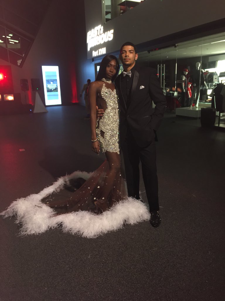 asiaw1414's tweet photo. Baddest drift 🚗💨 #PROM2K18 #DrippingwithELegance https://t.co/PDq4Lhv0nb