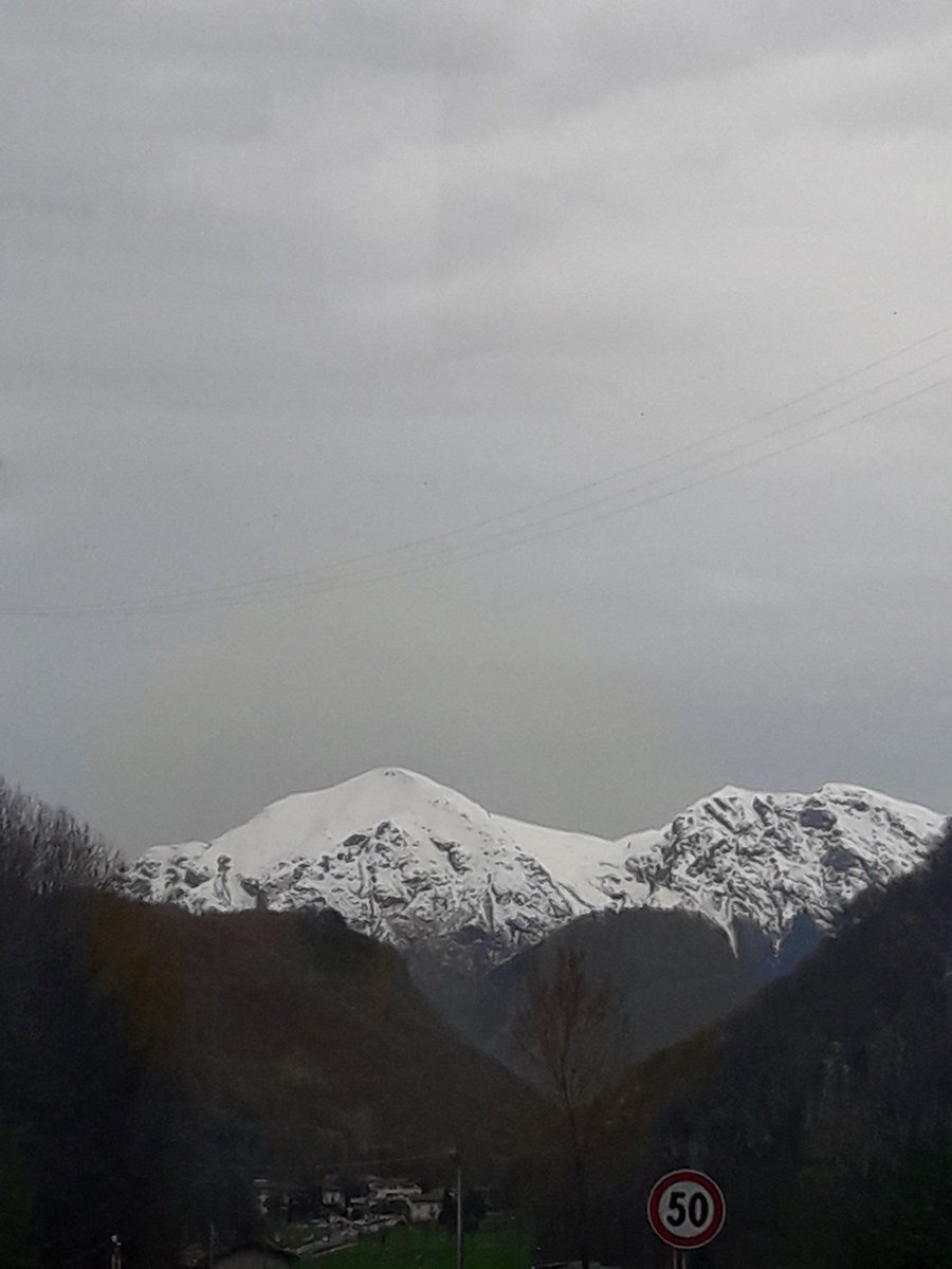 Smagi15's tweet photo. Buon pomeriggio a tutti dalla #Valsassina. #monteLegnone https://t.co/ESryOXaC2n