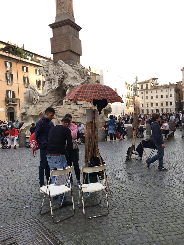 _romaxroma_'s tweet photo. Piazza Navona / suk @virginiaraggi @romafaschifo @Sosromacapitale @rep_roma @Sovrintendenza @romatristezza https://t.co/4ux9IjPKYq