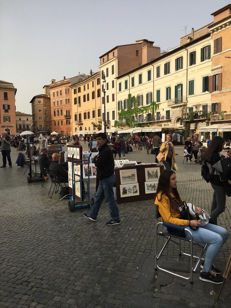 _romaxroma_'s tweet photo. Piazza Navona / suk @virginiaraggi @romafaschifo @Sosromacapitale @rep_roma @Sovrintendenza @romatristezza https://t.co/4ux9IjPKYq