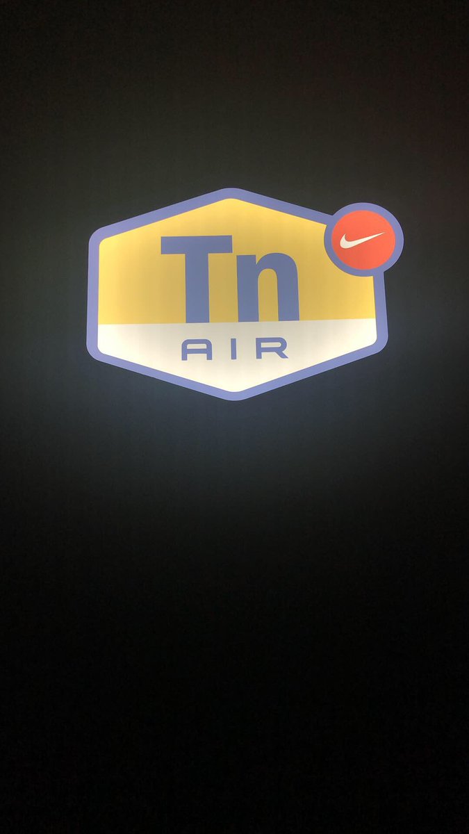 SAbdelhamid's tweet photo. Depuis hier à la cité de la mode se déroule l’exposition (mais pas que) #ParisOnAir par Nike et c’est gratuit. Au delà de l’expo très cool dédiée à la Air Max, Nike a organisé un concours national ouvert à tous pour désigner la prochaine Air Max. Petit tour dans ce thread. https://t.co/UuZEBLXuwn
