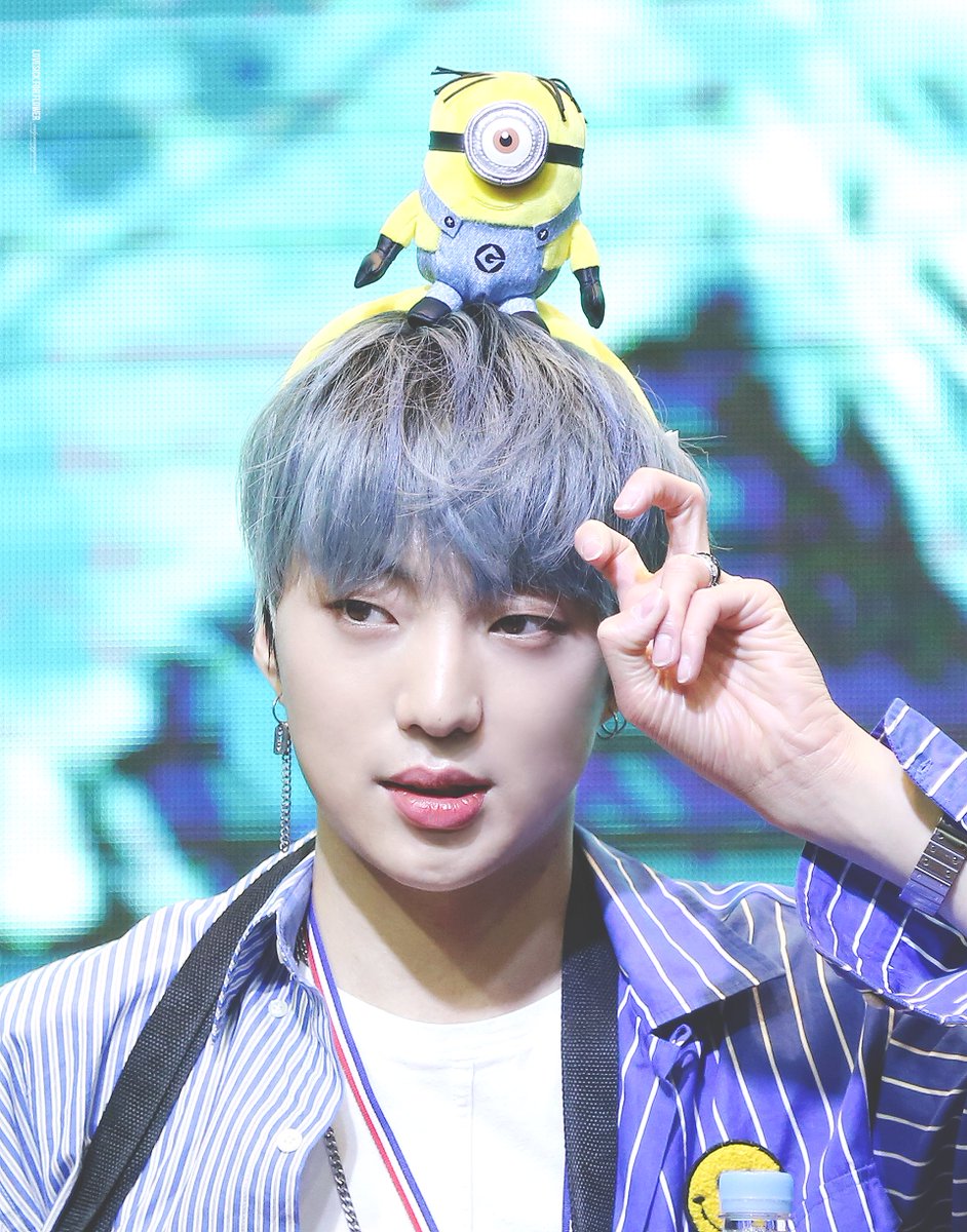 seungyoononly's tweet photo. 180415 여의도 팬사인회 
#강승윤 #seungyoon 

윤니언이닷!! YOONION
@official_yoon_ https://t.co/NI9QdWqKxZ