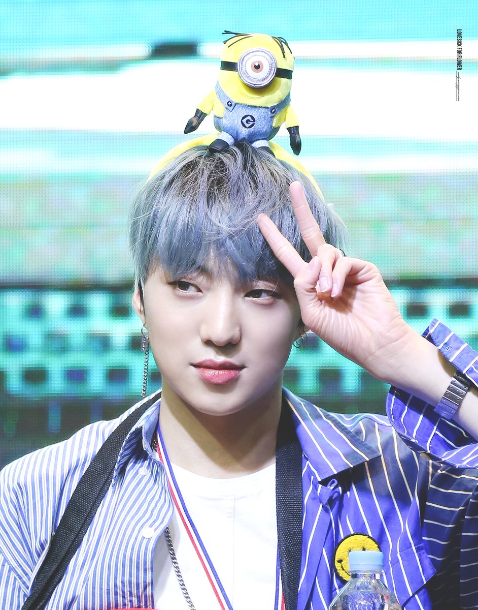 seungyoononly's tweet photo. 180415 여의도 팬사인회 
#강승윤 #seungyoon 

윤니언이닷!! YOONION
@official_yoon_ https://t.co/NI9QdWqKxZ