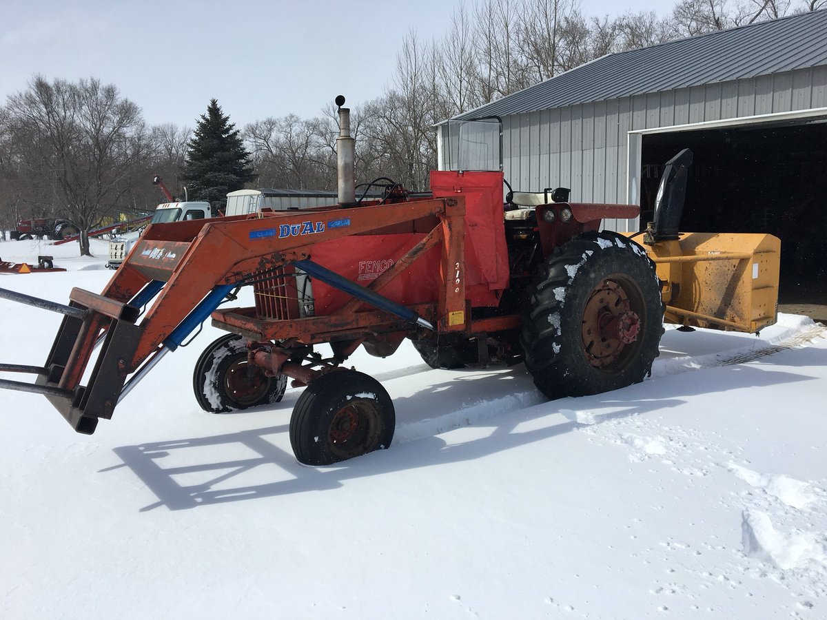 MsLaubach's tweet photo. And so begins the clean up. The next 6+ hours I will be on snow duty. https://t.co/G8AdOLJWpk