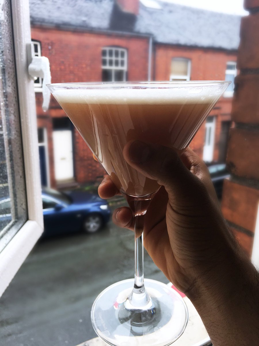 ShortWithADream's tweet photo. Why not foam your juice and drink it out your finest crystal #ExtraSunday #LongLiveiPhoneCamera https://t.co/QcXGmVnQKa