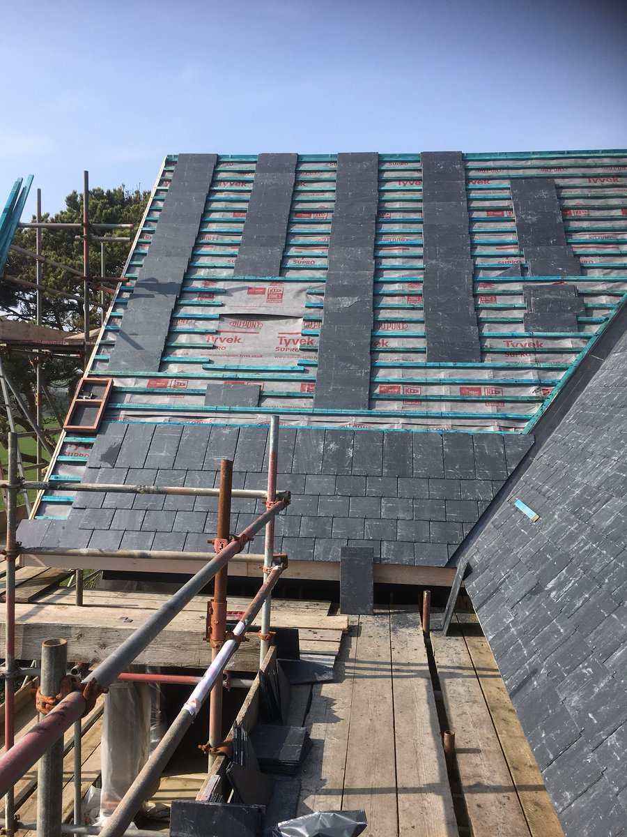 rb_roofing_'s tweet photo. New build in Wembury, using 500x250 Spanish cabana slate fixed with 100mm marine grade hooks https://t.co/JosJ5k12t1