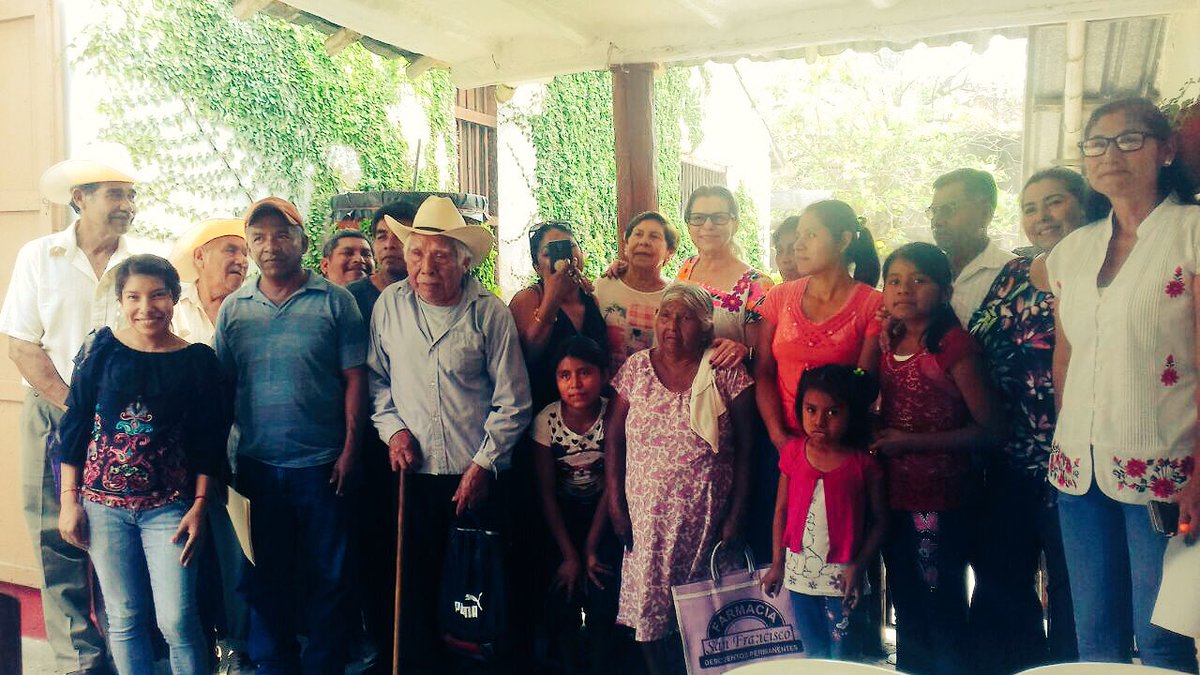mcpinete's tweet photo. Escuchar y sentir en mi tierra a nuestros paisanos, me motiva a refrendar mi compromiso por continuar sirviéndoles. #GraciasTantoyuca❤️
#VeracruzUnSoloEquipo🇲🇽
#TodosPorMéxico https://t.co/8K5J9VpM92