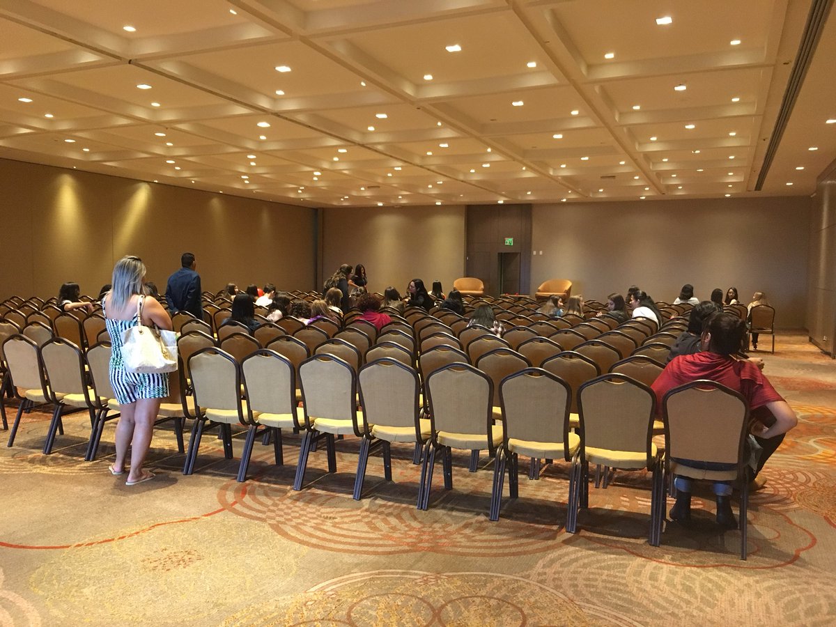 pllconventionbr's tweet image. Local que acontecerá a  #PrettyLittleWeekend de hoje