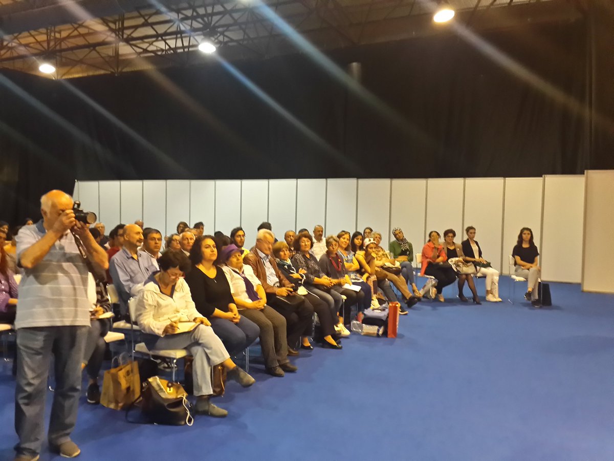 TekinYayinevi's tweet image. SODEV ile ortak yürüttüğümüz panelin 3.oturumu KADIN VE SİYASET.
Zeynep Altıok Akatlı, Canan Kaftancıoğlu ve Gülgün Erdoğan&apos;ın katılımcı olduğu etkinliğe İzmir Kitap Fuarı&apos;nda yoğun ilgi...
#izmirkitapfuarı #sodev #tekinyayinevi @kitapfuari @Sosyaldemokrasi @ercan_karakas