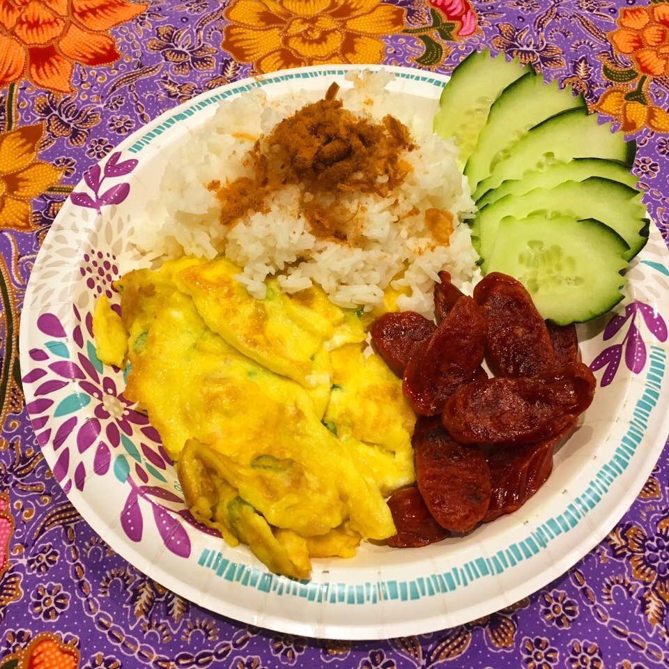 KittyCohens's tweet photo. 🌞 BRUNCH! #MamaKongs Scrambled eggs w/ scallions &amp; salted turnips, sweet Chinese sausage, cucumbers, &amp; rice (garnished w/ fried onions &amp; dried shaved pork). 12-3PM followed by @SideProjSundays big kickoff! https://t.co/sSBDhSYpy9