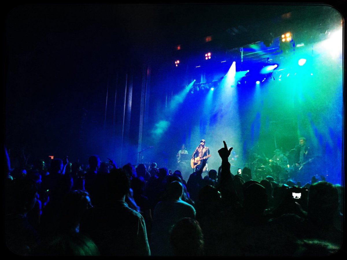 timhicksmusic's tweet photo. Great night last night performing at the Vogue Theatre for @Canucksforkids with @TheShawnAustin @MegPatrickMusic @AaronPritchett @oddsmusic - thanks to all that came to support such a great cause!! @jrfm #LOUD https://t.co/Z59FJ33wbp