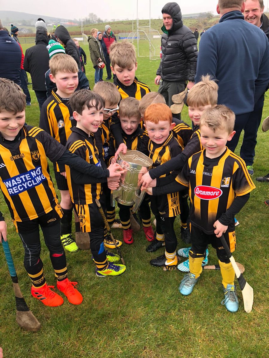 McQuillanGAC's tweet photo. Our Under 8 Hurlers enjoyed the company of 2 special guests at this morning's tournament in Armoy. Galway legend Joe Cooney &amp; the ever popular Mr Liam McCarthy 🏆
The boys had a great morning playing super hurling in tough conditions &amp; of course getting their hands on Liam! https://t.co/HB79c0E6tX