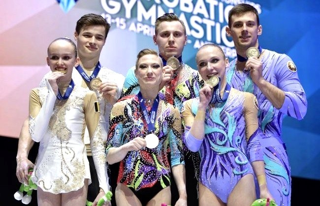 чемпионки по акробатике. чемпионка мира по акробатике. чемпионка россии по акробатике 2008 года. чемпионка по спортивной акробатике. чемпионки по акробатике.