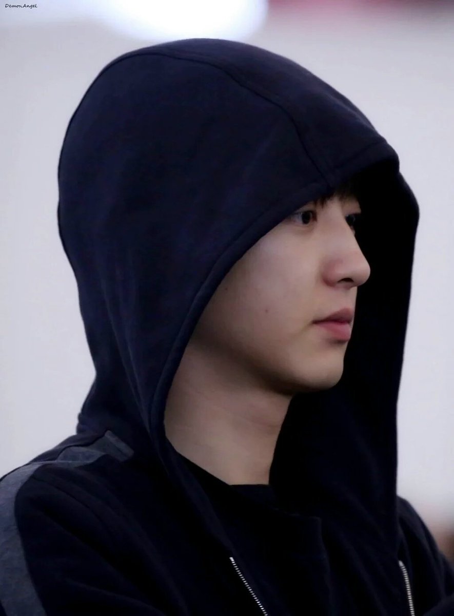 mdzlhcy_'s tweet photo. ฮู้กตัวเดียวก็หล่อได้ ไม่แต่งหน้าก็หล่อได้ เพราะอะไร เพราะความผัวล้นเหลือมาก พี่คะ ㅠ_ㅠ https://t.co/661anWoUGM