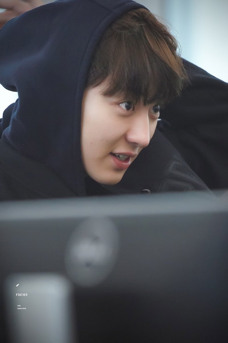 mdzlhcy_'s tweet photo. ฮู้กตัวเดียวก็หล่อได้ ไม่แต่งหน้าก็หล่อได้ เพราะอะไร เพราะความผัวล้นเหลือมาก พี่คะ ㅠ_ㅠ https://t.co/661anWoUGM