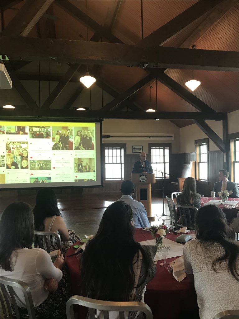 Maniac4SMedia's tweet photo. Listening to Michael O’Brien of @KetchumPR and his exciting advice for students in @MaristPRSSA at #PRUNCH https://t.co/wI4iDnQjyB