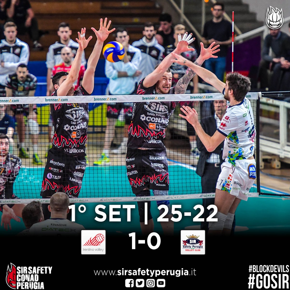 SIRVolleyPG's tweet image. Finisce 25-22 il primo set in favore dei padroni di casa: qualche errore di troppo nella fase finale del set apre la strada al successo di Trento nel parziale. #1SET #TrentoPerugia #ChePlayoff #Superlega #GoSir #BlockDevils #RCD #ORAéADESSO