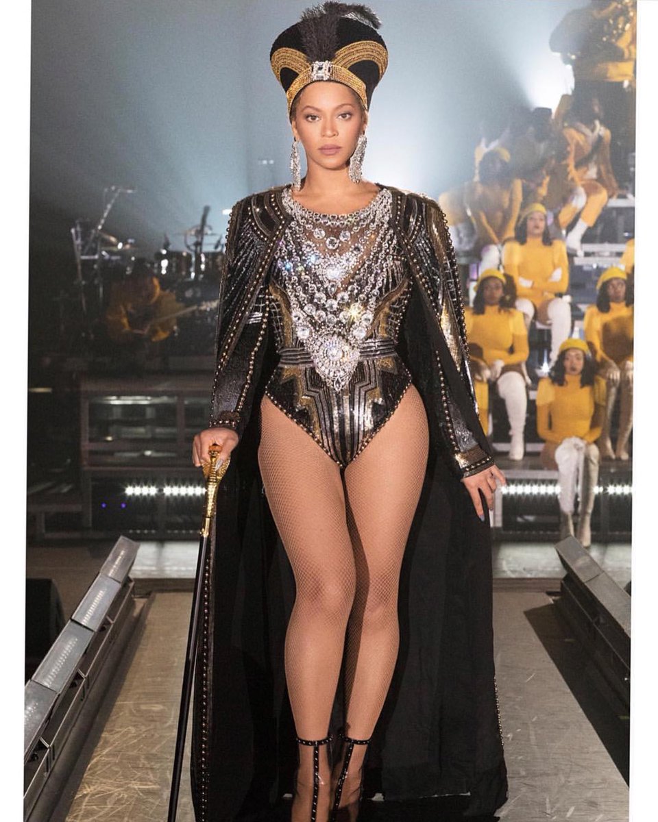 BeingZeeJames's tweet image. 👑🐝 Honnnnneeeeyyyy!!!!! 🐝👑
*
We all walking into church today like Lord make me like Beyonce!!! ❤️🤩❤️ #butforreal #beychella #savemelord