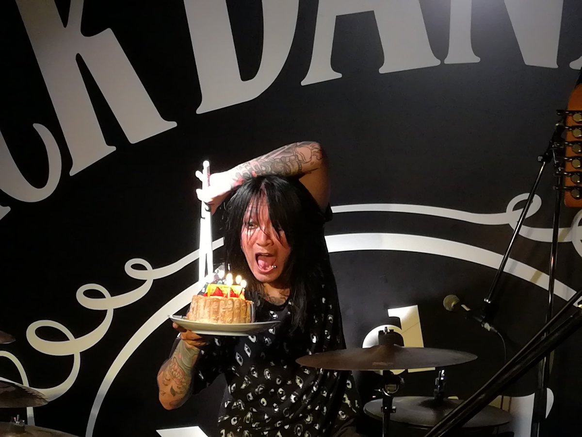 Yakopixx_71's tweet photo. 🎊🎂Happy Birthday🎂🎊
🌻🤘Mr.HIMAWARI🤘🌻
#HIMAWARI #ヒマ誕
#SEXXXXX #LADIESROOM
#tokyospandixxx #DUSTER3 https://t.co/rKWjpzY6LF