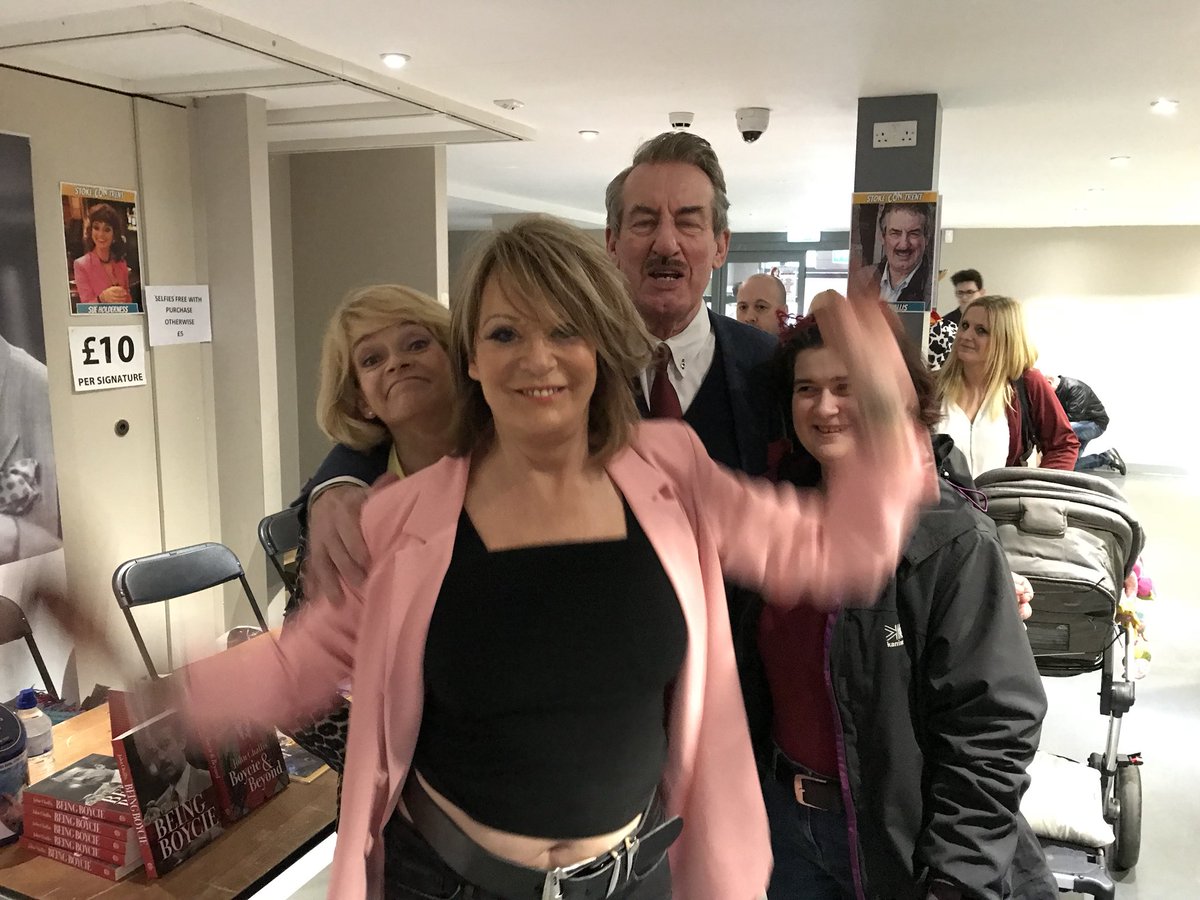 nmarina30's tweet photo. Being photobombed by @SherrieHewson @BeingBoycie @SueHolderness https://t.co/kEhv8EIWhN