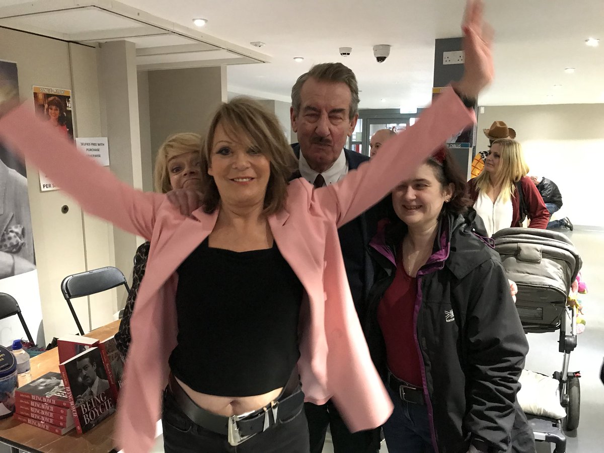 nmarina30's tweet photo. Being photobombed by @SherrieHewson @BeingBoycie @SueHolderness https://t.co/kEhv8EIWhN
