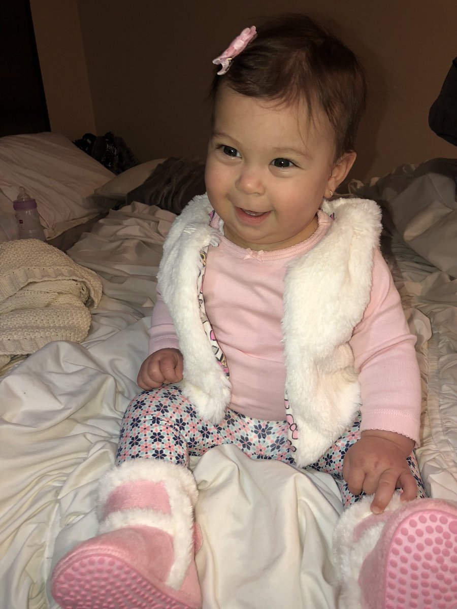 lexrudilosso's tweet photo. safe to say she likes the camera🌸🌷💓 https://t.co/00w6uTpuXU