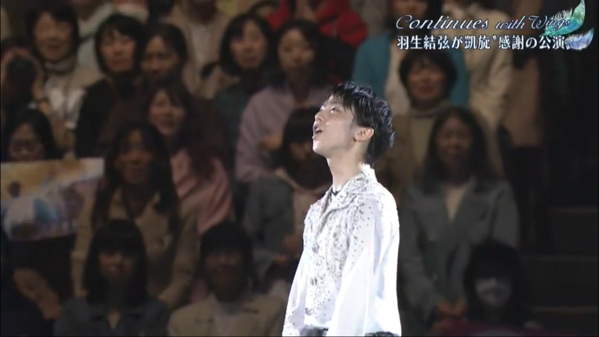 Then he said 'Wow there are 4 minutes left' or something like that. He had this little laugh that was super adorable. hen he said something and the audience was like 'EEEHHHHHHHHH'Then he wondered if everyone would be able to hear him, and he shouted his thanks without a mic