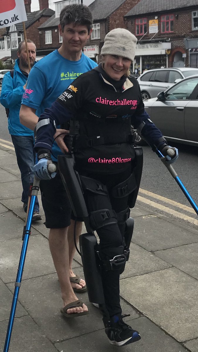 punters186's tweet photo. Inspiration Sunday. Supporting the incredible @claire80lomas at mile 23 of the Manchester Marathon. Outstanding effort Claire and what a beaut smile. 😊 https://t.co/y5uoKkQfsh