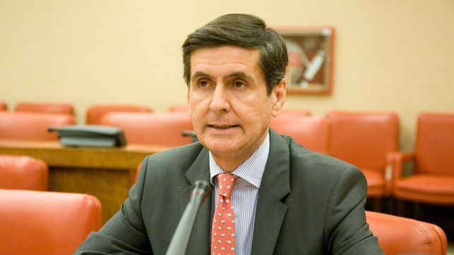 eldiarioes's tweet photo. Las irregularidades del máster de Cifuentes ocurrieron durante el mandato como rector de Pedro González-Trevijano, actual magistrado del Tribunal Constitucional https://t.co/9BwvgWrRMc https://t.co/22IqLxPYe8