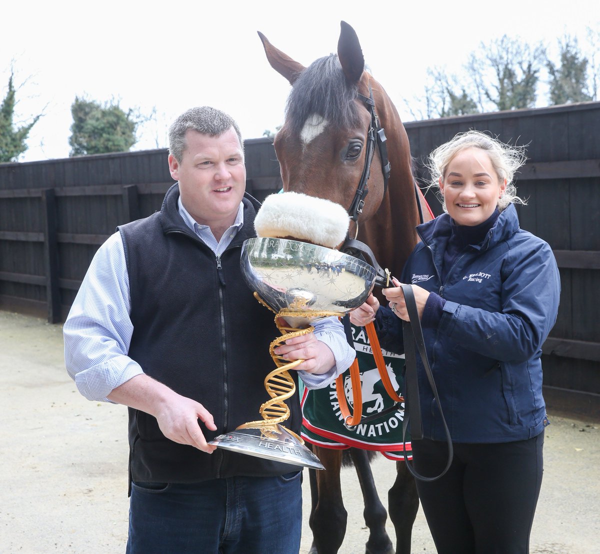 AintreeRaces's tweet photo. Thirsty work for this legend.... #grandnational https://t.co/NIHbLPaLZK