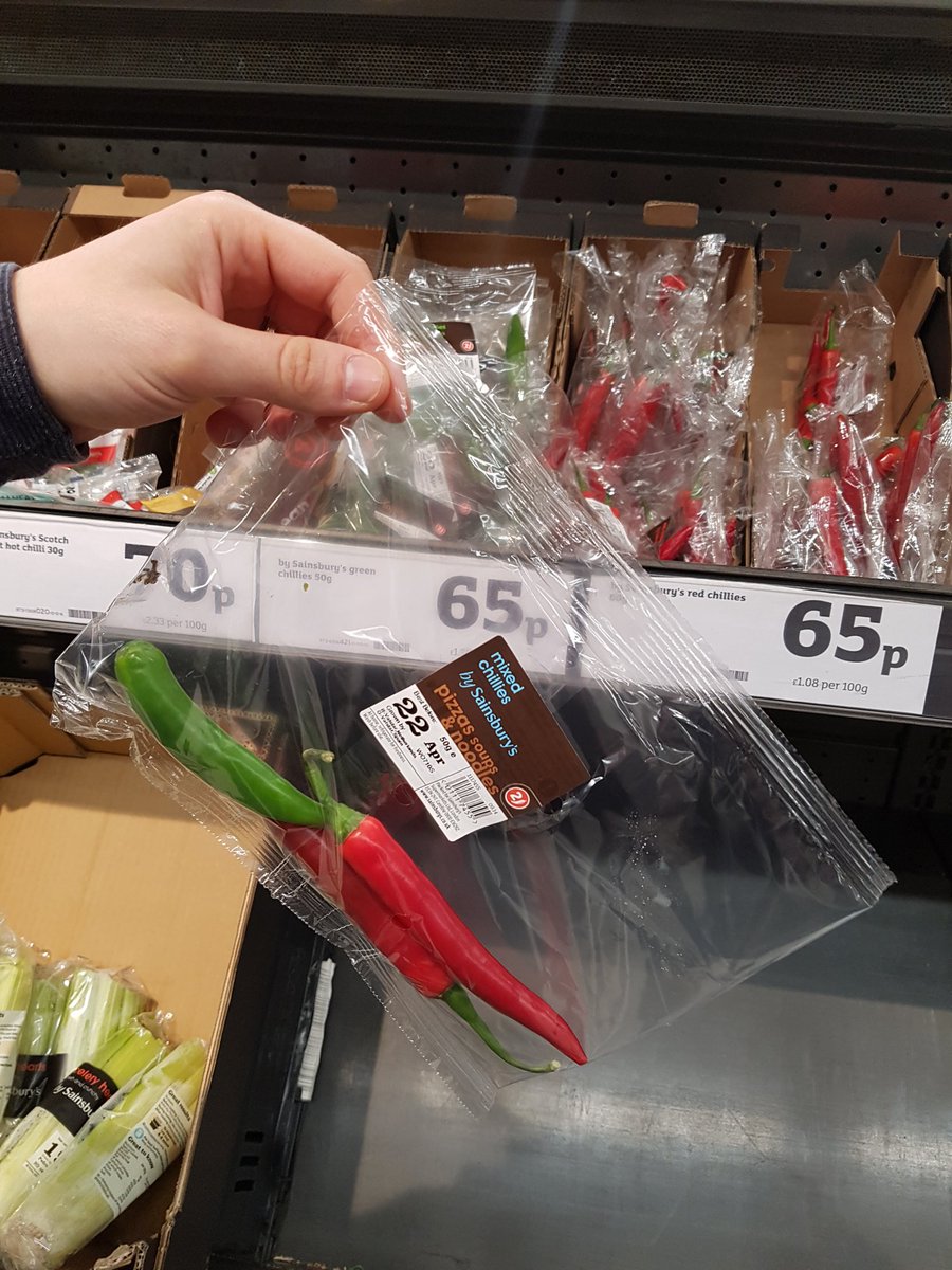 bristolnatchan's tweet photo. Just another reminder during my weekly shop of how unnecessary plastic is around veg! What's more, plastic wrapped is usually cheaper than loose items!?🤦 With @IcelandFoods taking the lead, let's hope everyone will catch up &amp; let veg out of the bag permanently. @sainsburys https://t.co/adqhSyzbfu