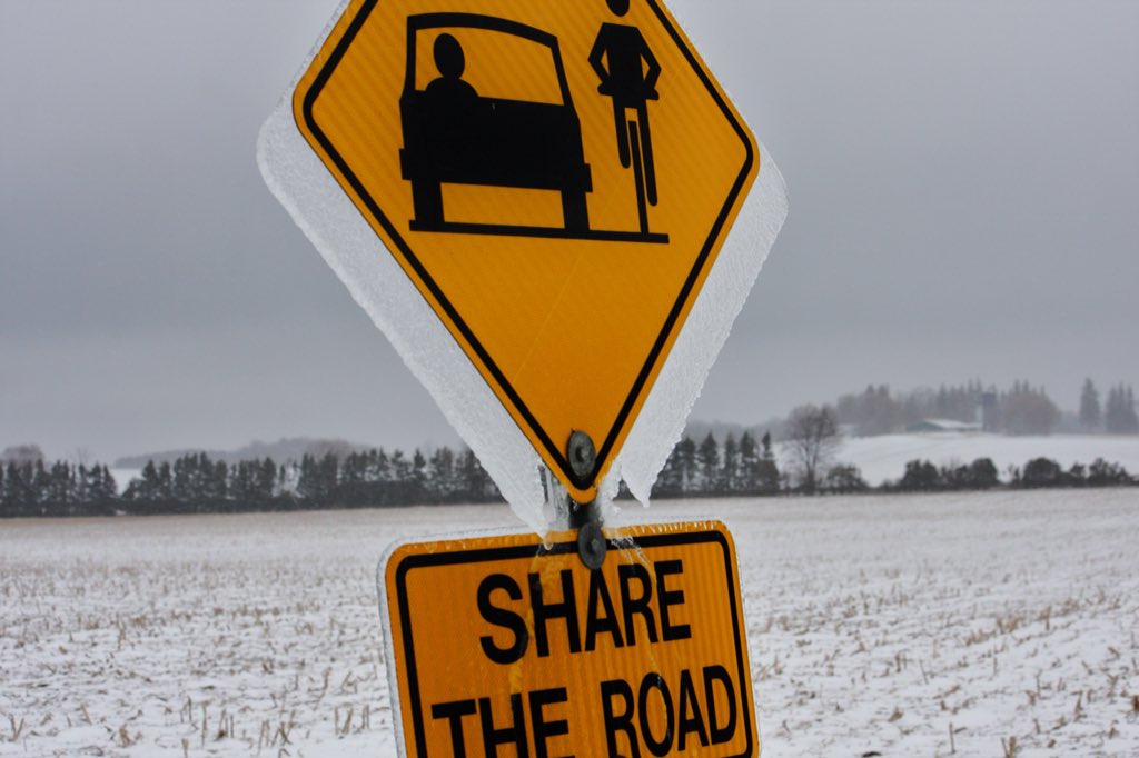 MikeWil32606343's tweet photo. Hey @jwhittalTWN is this #iceaccretion ? #wdstkont #shareyourweather @weathernetwork really starting to build up here in @OxfordCounty @RachelSchoutsen @StormhunterTWN https://t.co/R30zUGV8Wt