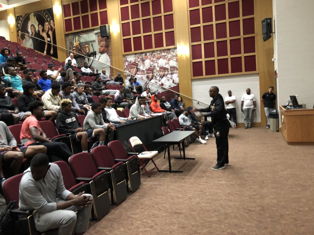 Thank you to <a href="/FSUFootball/">FSU Football</a> <a href="/CoachTaggart/">Willie Taggart</a> <a href="/coachwaltbell/">Walt Bell</a> for talking to the Cam Newton 7V7 Team about life, education and football #DoSomething #C1N7V7 🍢🍢🍢
