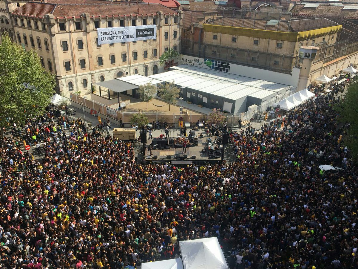 Sokolowicz's tweet photo. #NoCallarem #RapearNoEsDelito #EnvoltemLaModel #setmanaperlallibertatdexpressió #DemàPotsSerTu #SemanaPorLaLibertadDeExpresión #NoCallaremos https://t.co/oK9a3IOSNm