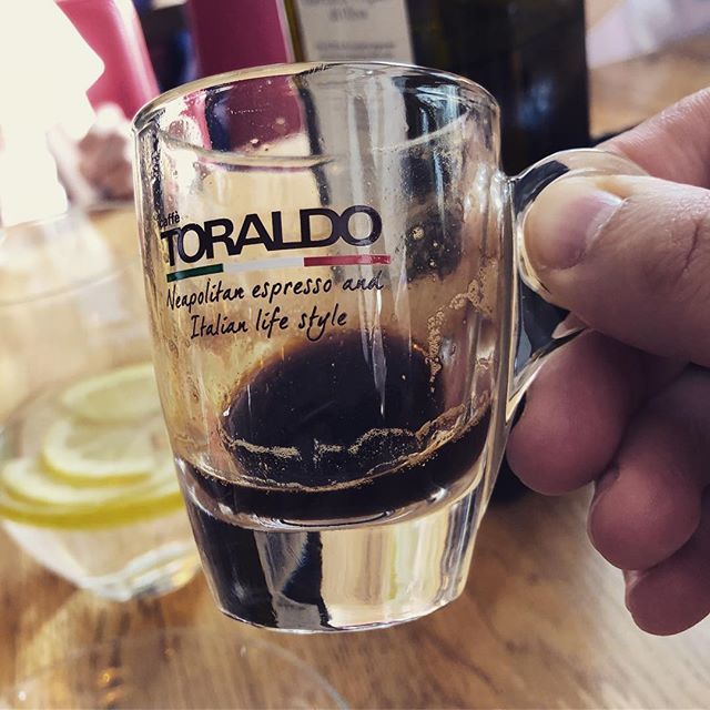 albertoz1st's tweet photo. Czasami można i tak. #espresso #toraldo #toraldocaffe #coffee #italianstyle #fornirossi #cupofcoffee #filizankakawy #kawa #ilovecoffee #transparentcup https://t.co/MdZatPxjbs https://t.co/q097AYueDd