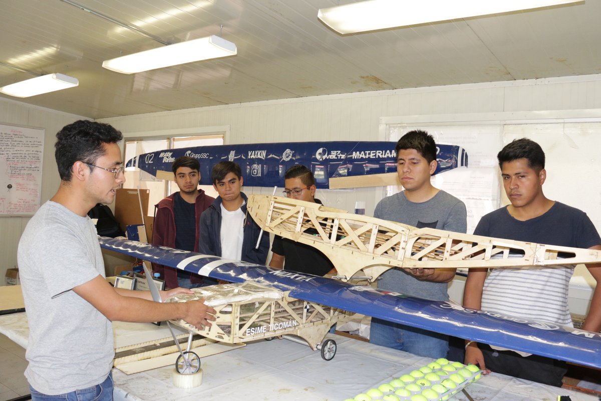 IPN_MX's tweet photo. #OrgullosamentePolitécnicos Estudiantes de la #ESIME pusieron en alto el nombre de esta institución al obtener el segundo lugar general en la competencia de aeronaves no tripuladas #SAE Aerodesign México 2018. #PolitécnicosDeCorazón #Yaxkin https://t.co/hyaB4cYYu5 https://t.co/l7qXxOuLsw