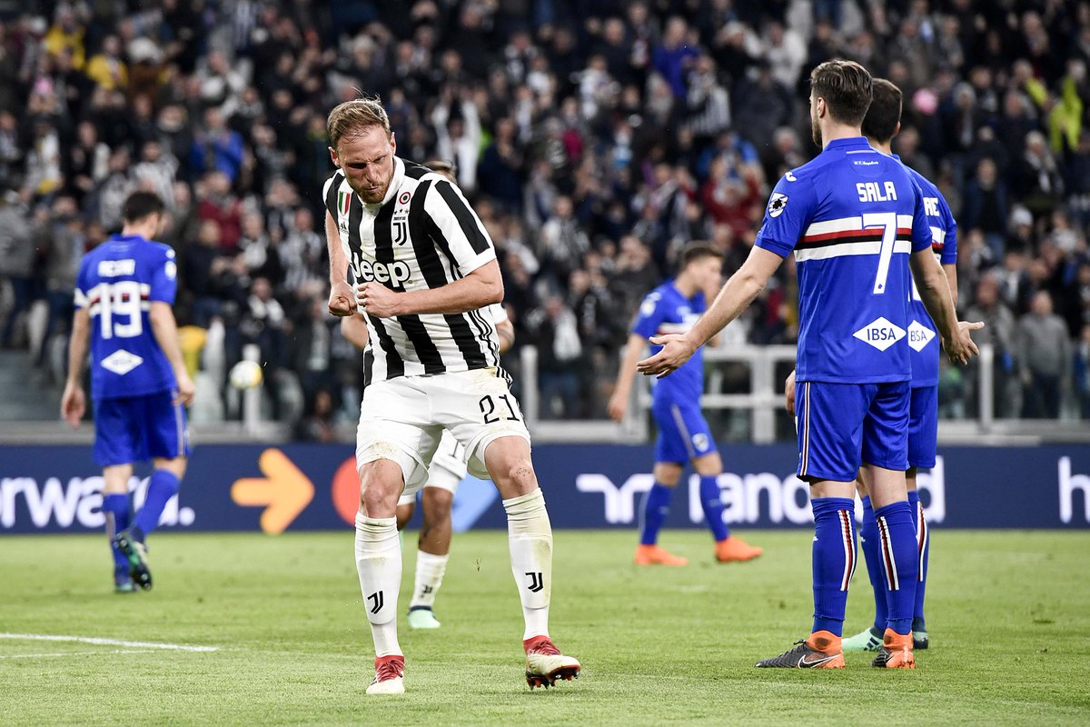 juventusfcen's tweet photo. When you score your first-ever goal for Juventus @BeneHoewedes 😁💪🇩🇪

#JuveSamp https://t.co/2ix8F70Pc9