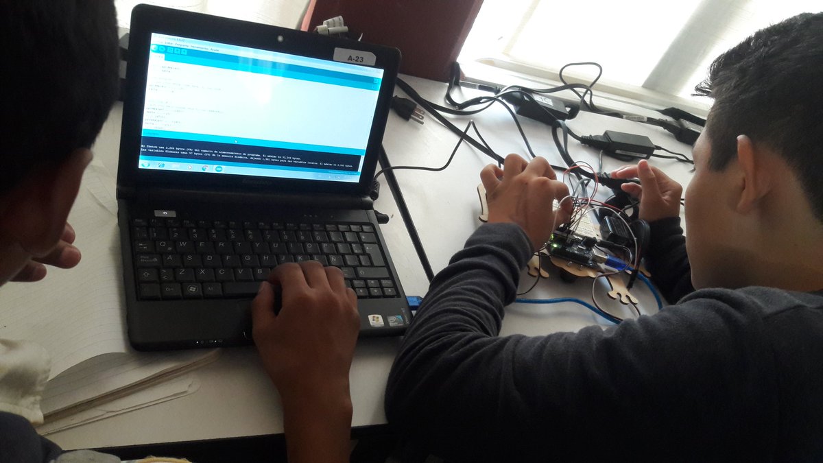 est17campeche's tweet photo. Alumnos de nuestra escuela en clases de #electrónica en su sesión de #robótica con el Mtro. Rodrigo Jeudiel Pech Poot #SoyRobotiX #OrgulloRobotiX #ImpactaTumundo #est17 #LoActual #EscuelaSecundariaTecnica17 #Campeche @SoyRobotiX https://t.co/DXQkUDgkWY
