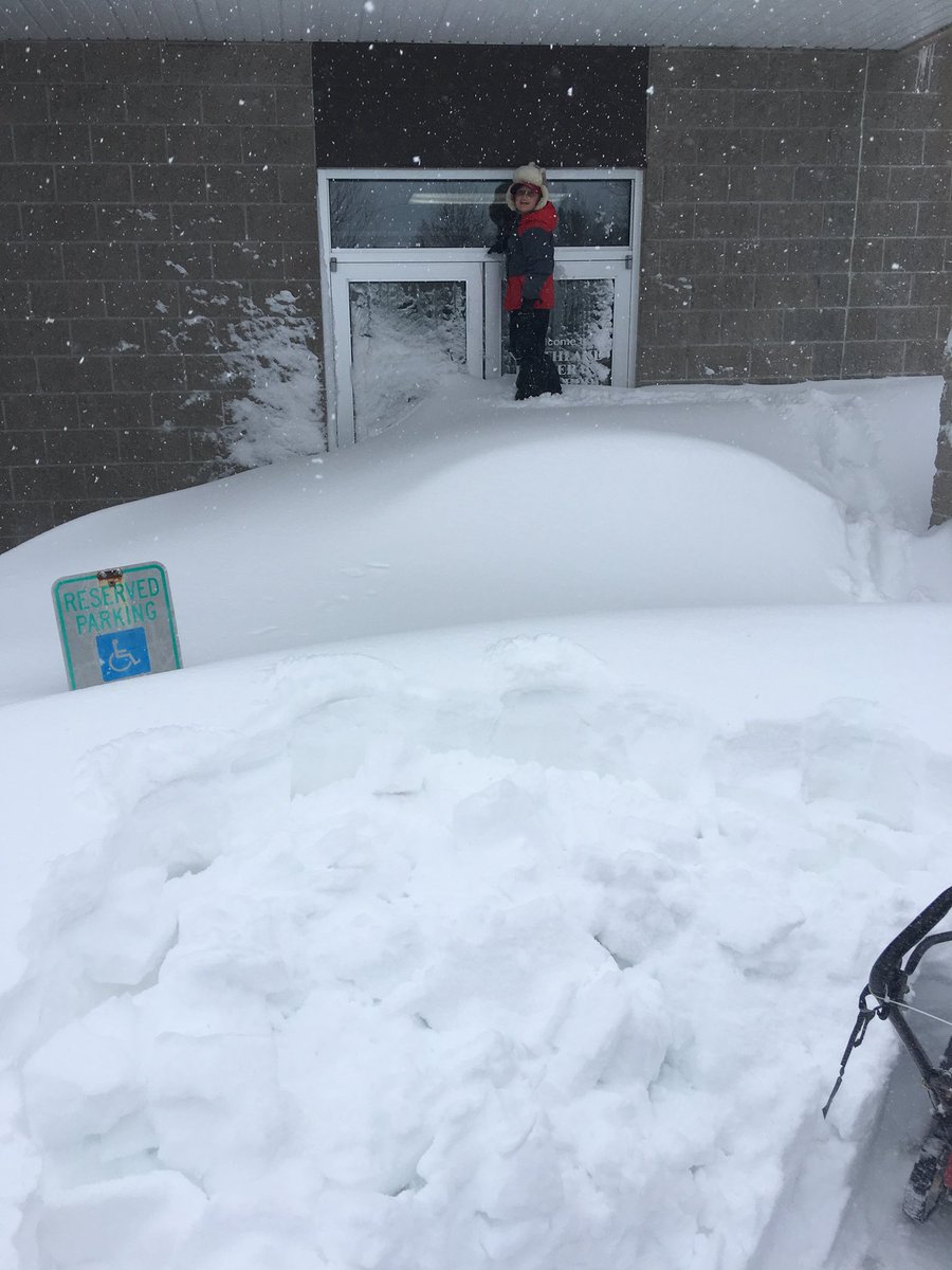 NorthlandLuth's tweet photo. Yikes!  That is a lot of snow! https://t.co/5KhWy2riBL