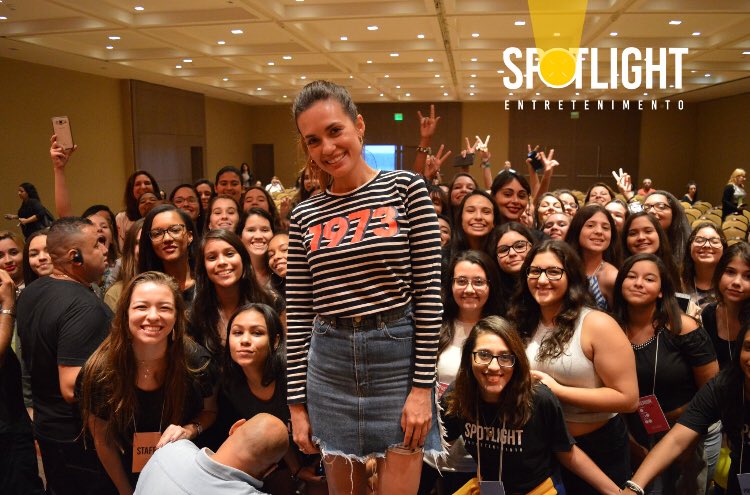 pllconventionbr's tweet image. Parabéns a todos que compareceram no evento de São Paulo e Rio de Janeiro. Vocês foram INCRÍVEIS! Obrigada @SpotBrasil por ter dado um excelente evento mesmo com todos os imprevistos que tiveram. Espero que a Torrey volte logo. Ela é incrível! ❤️

#PrettyLittleWeekend